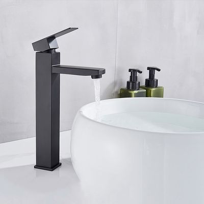 Robinet noir sans plomb plaqué fait sur commande de bassin de salle de bains de place de robinet de lavage de plat