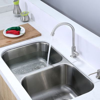 304 nickels chauds d'acier inoxydable et froids de mélangeur de bassin balayés pour la cuisine