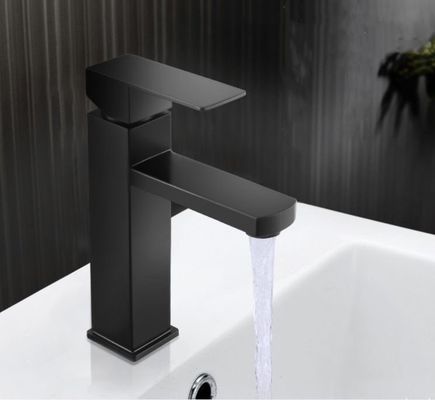 Robinet d'eau chaude et froide de plat de robinet noir balayé sans plomb de lavage